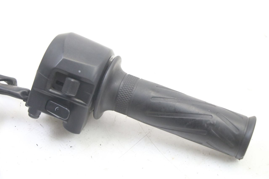 photo de COMMUTATORE DESTRO YAMAHA YP X-MAX XMAX 400 (2014 - 2017) - Dettaglio del componente