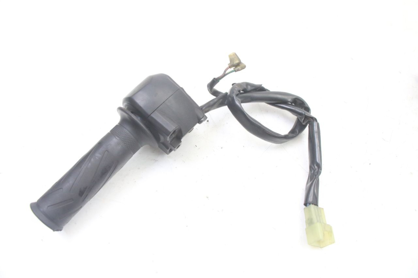 photo de COMMUTATORE DESTRO YAMAHA YP X-MAX XMAX 400 (2014 - 2017) - Primo piano tecnico