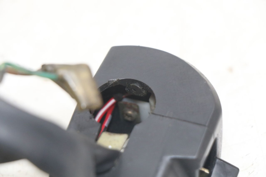 photo de MANUBRIO DESTRO YAMAHA YZF R THUNDERCAT 600 (1996 - 2003) - Dettaglio del componente