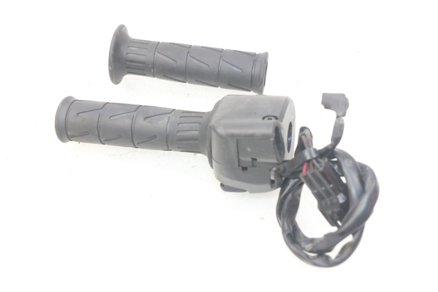 photo de MANUBRIO DESTRO KAWASAKI Z S 750 (2003 - 2006) - Altra angolazione