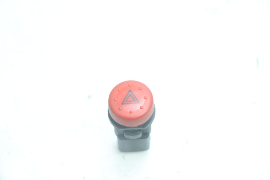 photo de COMMUTATORE EMERGENZA  PIAGGIO MP3 125 (2006 - 2014) - Vista principale