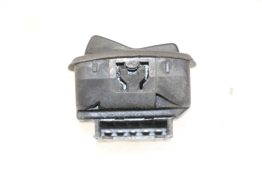 photo de COMMUTATORE EMERGENZA PEUGEOT BELVILLE 125 (2017 - 2021) - Zoom sullo stato d'uso