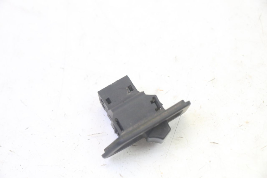 photo de COMANDO LUCI DI EMERGENZA YAMAHA X-MAX XMAX 250 (2006 - 2009) - Dettaglio del componente