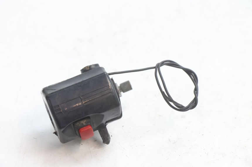 photo de COMMUTATORE SINISTRO PEUGEOT 103 SPX CLIP 50 (1989 - 1992) - Zoom sullo stato d'uso