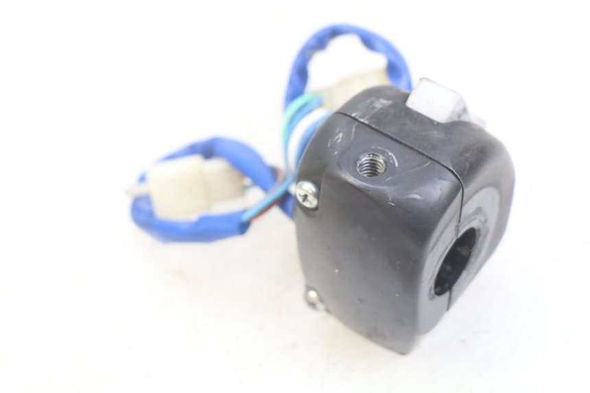 photo de COMANDO SINISTRO KYMCO AGILITY 16+ 4T 50 (2018 - 2023) - Dettagli dei punti di fissaggio