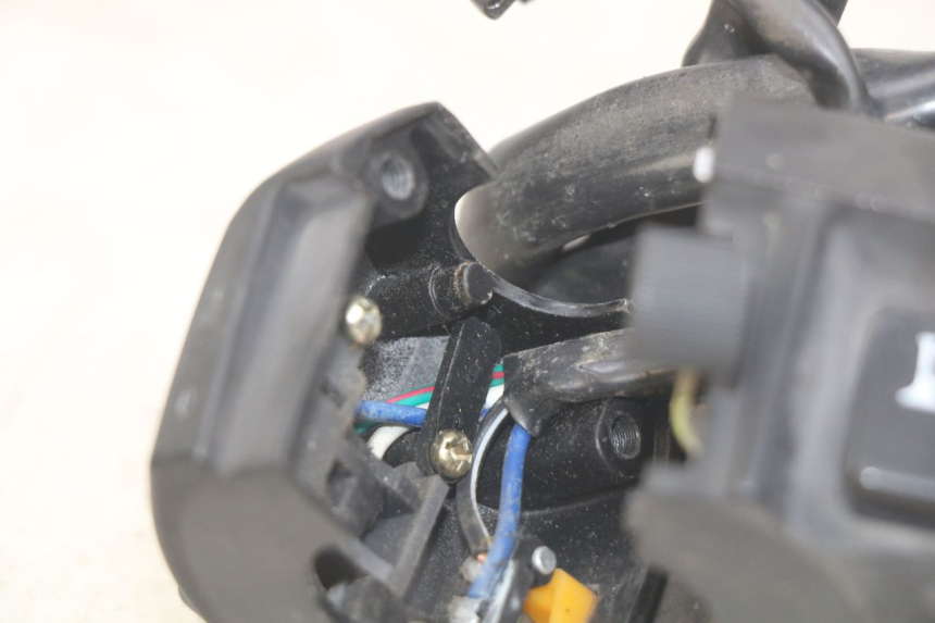 photo de MANUBRIO SINISTRO NECO ALEXONE 125 (2017 - 2024) - Zoom sullo stato d'uso