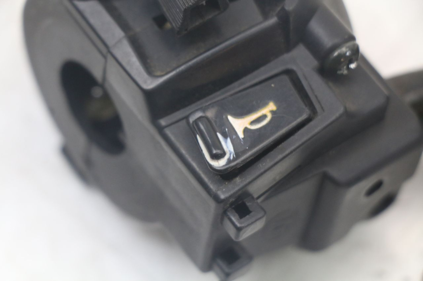 photo de MANUBRIO SINISTRO JONWAY AZTRAL 125 (2008 - 2017) - Zoom sullo stato d'uso