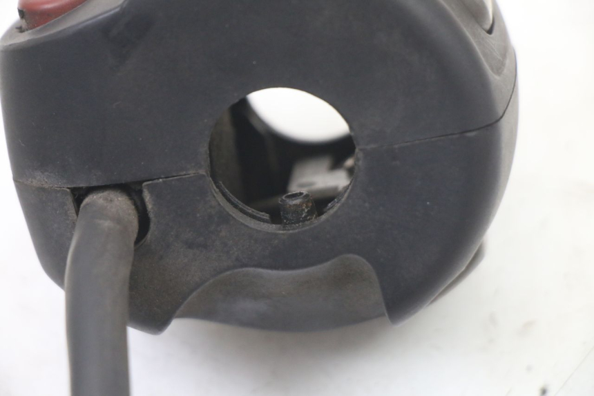 photo de MANUBRIO SINISTRO BMW C1 125 (2000 - 2003) - Dettagli dei punti di fissaggio