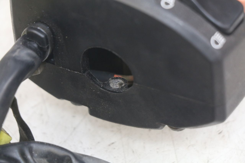 photo de COMANDO SINISTRO SUZUKI BURGMAN 650 (2002 - 2004) - Dettaglio del componente