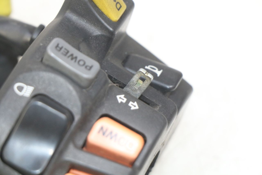 photo de COMANDO SINISTRO SUZUKI BURGMAN 650 (2002 - 2004) - Stato della superficie e materiale