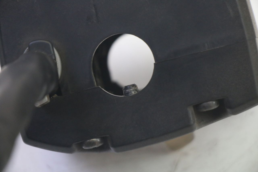 photo de COMMUTATORE SINISTRO SUZUKI BURGMAN EXECUTIVE ABS 650 (2006 - 2012) - Dettagli dei punti di fissaggio