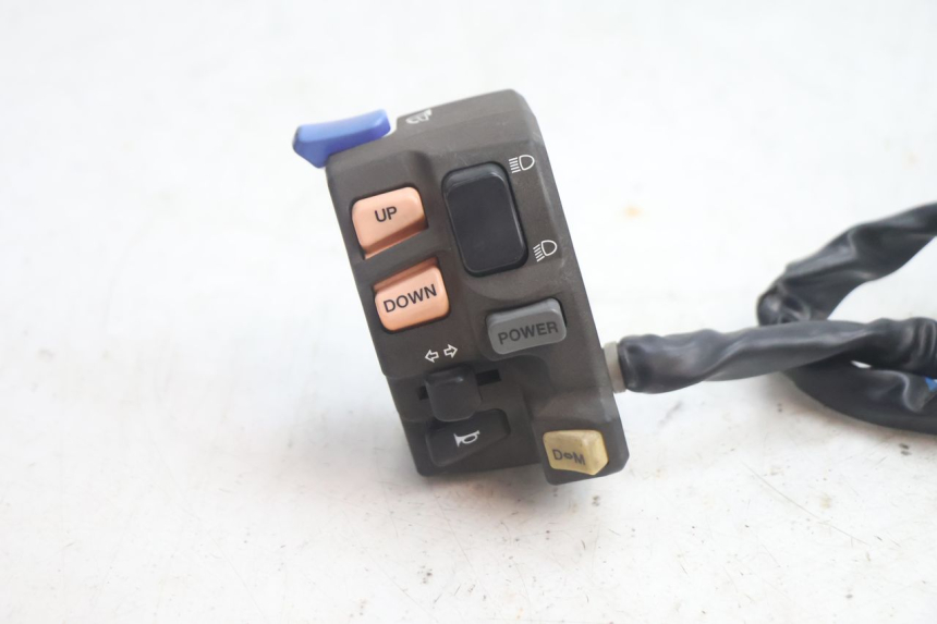 photo de COMMUTATORE SINISTRO SUZUKI BURGMAN EXECUTIVE ABS 650 (2006 - 2012) - Dettaglio del componente