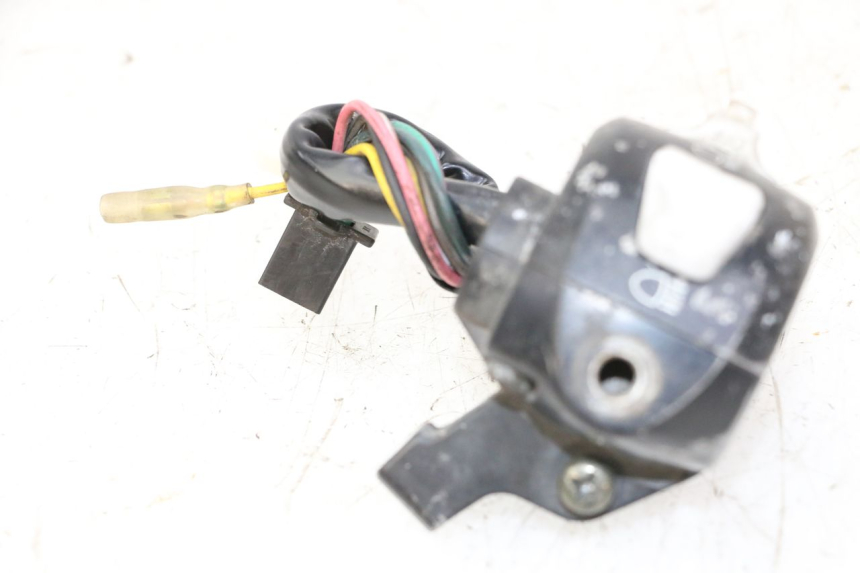 photo de COMMUTATORE SINISTRO YAMAHA BW'S 100 (1999 - 2002) - Dettagli dei punti di fissaggio