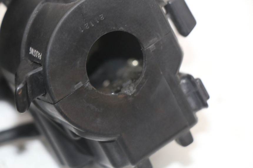 photo de COMMUTATORE SINISTRO HONDA CBR F 1000 (1993 - 1996) - Primo piano tecnico