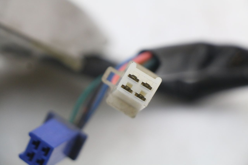 photo de COMANDO SINISTRO YAMAHA CYGNUS X 125 (2004 - 2007) - Dettagli dei punti di fissaggio