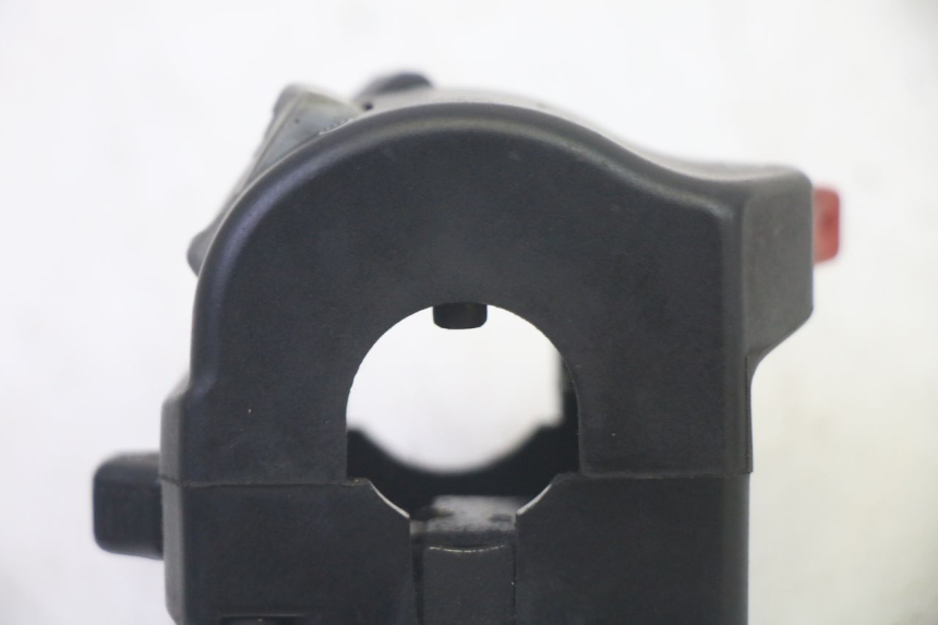 photo de COMMUTATORE SINISTRO SUZUKI DL V STROM 1000 (2002 - 2007) - Dettagli dei punti di fissaggio