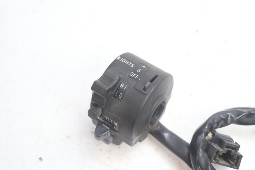 photo de COMMUTATORE SINISTRO SUZUKI DR S 600 (1985 - 1989) - Zoom sullo stato d'uso