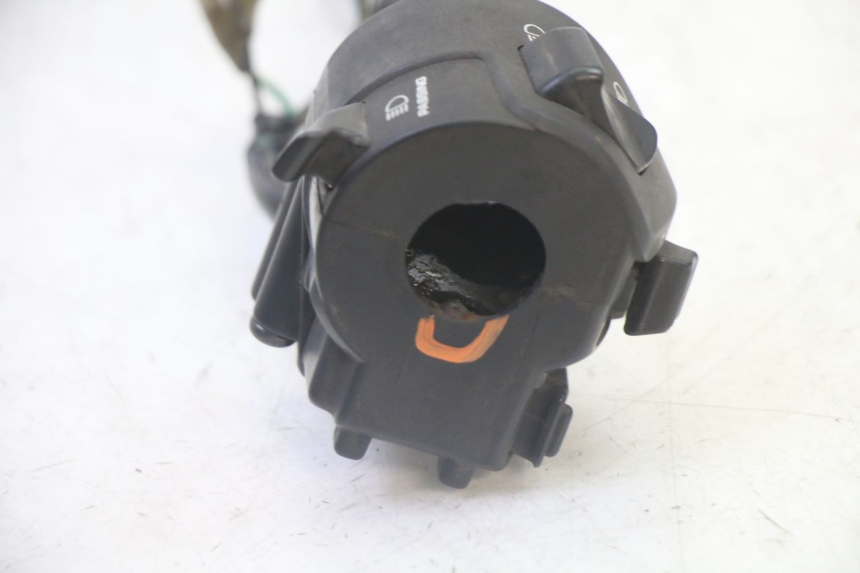 photo de COMANDO SINISTRO HONDA FES S-WING SWING ABS 125 (2007 - 2015) - Primo piano tecnico