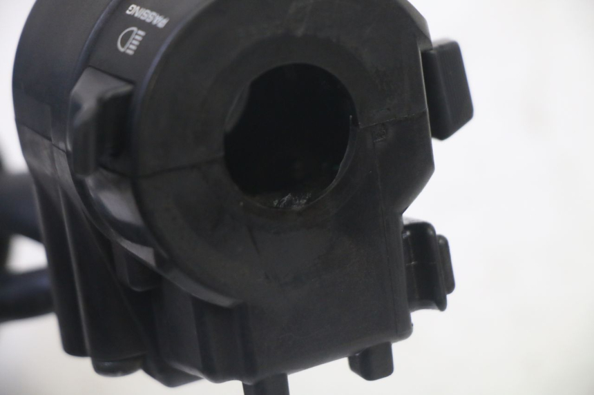 photo de COMANDO SINISTRO HONDA FES S-WING SWING ABS 125 (2007 - 2015) - Dettagli dei punti di fissaggio