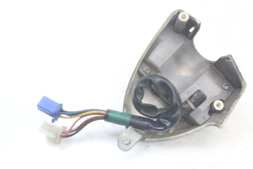 photo de COMMUTATORE SINISTRO MBK FLAME X 125 (2007 - 2016) - Dettagli dei punti di fissaggio