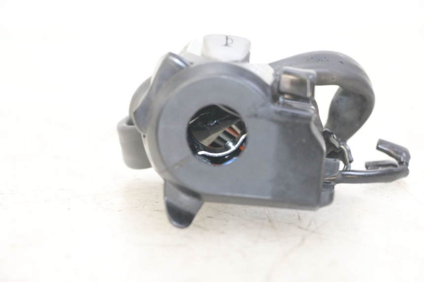 photo de COMMUTATORE SINISTRO HONDA FORZA ABS 300 (2013 - 2017) - Zoom sullo stato d'uso