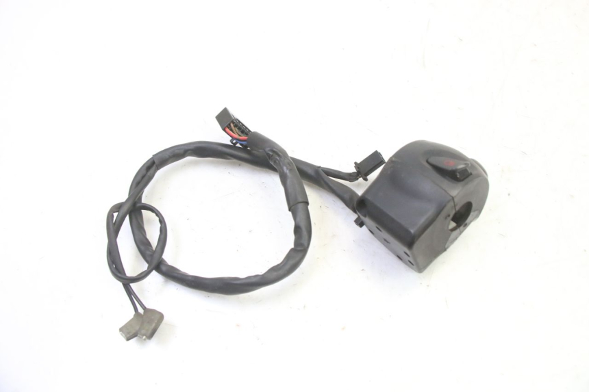 photo de COMMUTATORE SINISTRO YAMAHA FZ6 FAZER S2 600 (2007 - 2011) - Primo piano tecnico