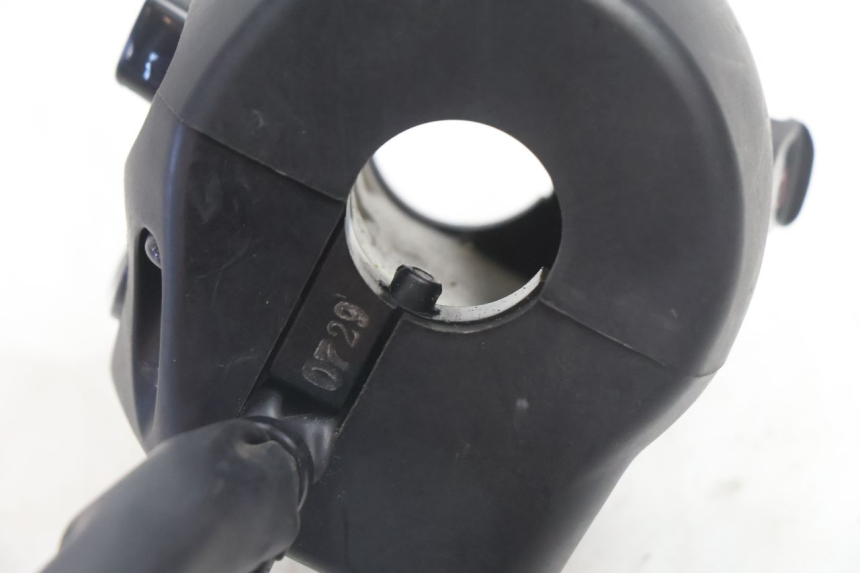 photo de Leva sinistra YAMAHA FZ8 800 (2010 - 2016) - Dettagli dei punti di fissaggio