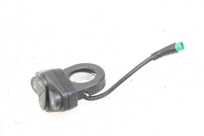 photo de COMANDO SINISTRO KUKIRIN G2 MASTER 1 - Dettagli dei punti di fissaggio