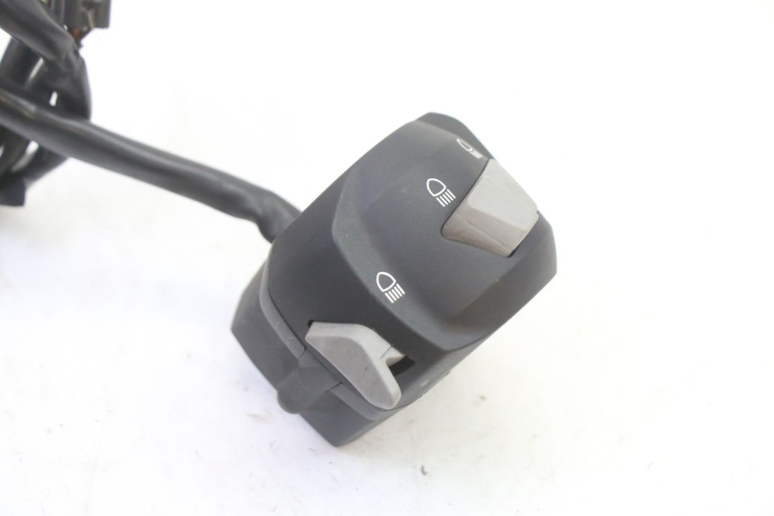 photo de COMMUTATORE SINISTRO BMW G310 R 310 (2016 - 2020) - Altra angolazione