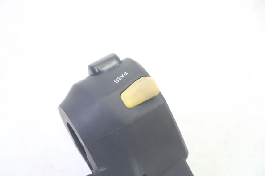 photo de COMMUTATORE SINISTRO SYM GTS EVO 125 (2009 - 2013) - Dettagli dei punti di fissaggio