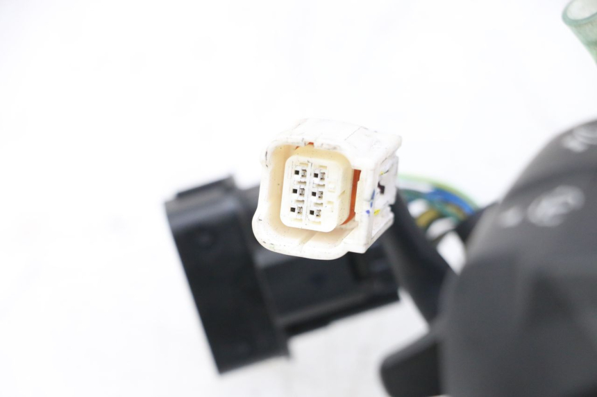 photo de COMMUTATORE SINISTRO HONDA FORZA 125 (2021 - 2025) - Primo piano tecnico