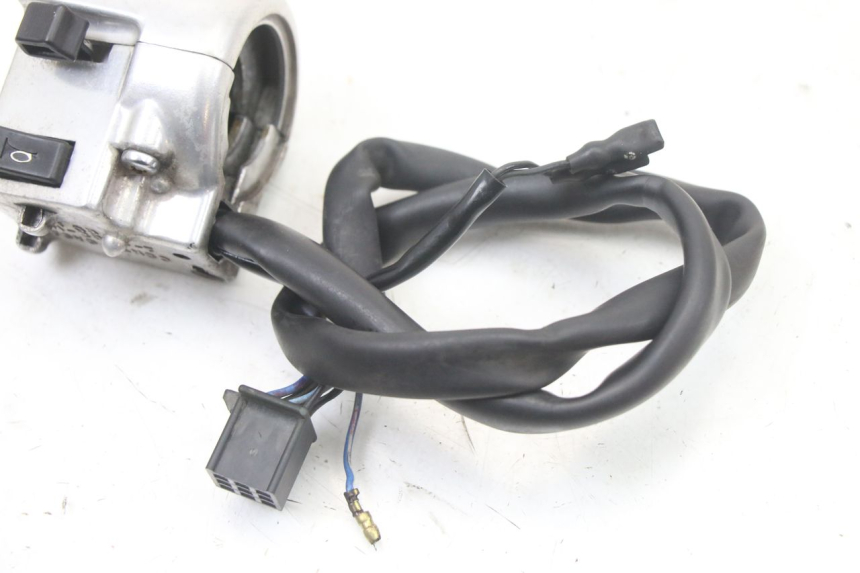 photo de COMMUTATORE SINISTRO HONDA VT C2 SHADOW 750 (1997 - 2001) - Dettagli dei punti di fissaggio