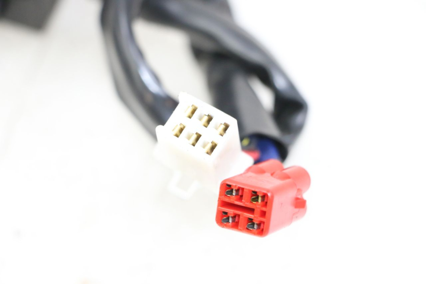 photo de COMMUTATORE SINISTRO HUSQVARNA SVARTPILEN 401 (2018 - 2023) - Zoom sullo stato d'uso