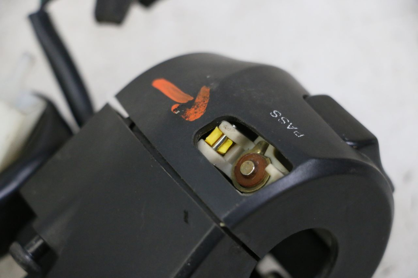 photo de COMMUTATORE SINISTRO SYM JOYMAX 125 (2010 - 2017) - Zoom sullo stato d'uso