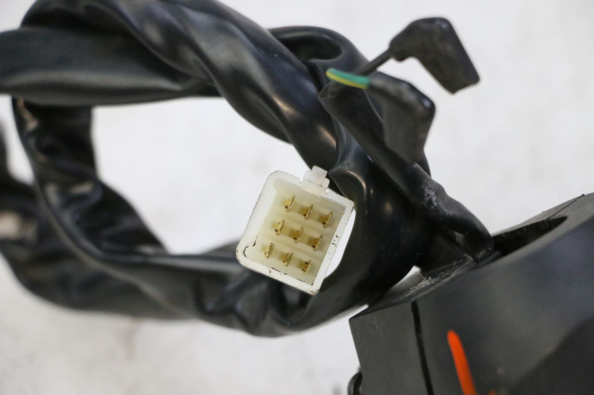 photo de COMMUTATORE SINISTRO SYM JOYMAX 125 (2010 - 2017) - Altra angolazione