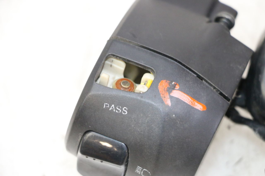 photo de COMMUTATORE SINISTRO SYM JOYMAX 125 (2010 - 2017) - Stato della superficie e materiale