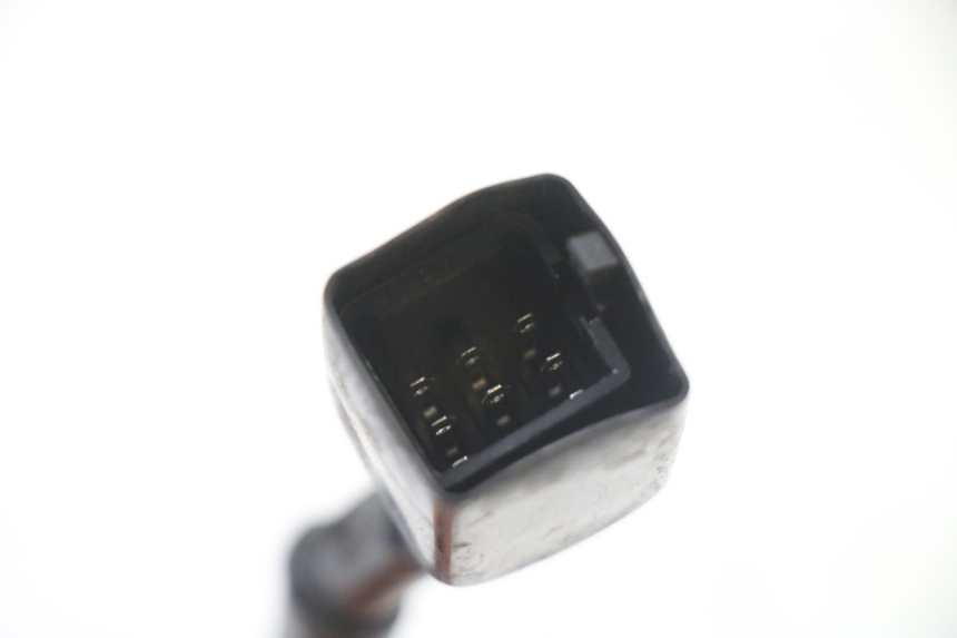 photo de COMMUTATORE SINISTRO PEUGEOT KISBEE 2T 50 (2018 - 2022) - Dettagli dei punti di fissaggio