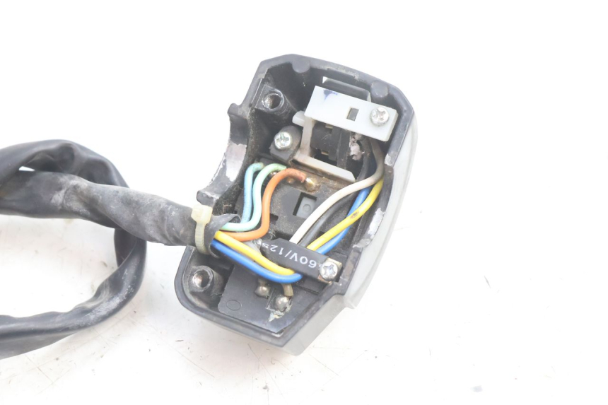 photo de COMANDO SINISTRO PEUGEOT KISBEE 2T 50 (2010 - 2017) - Dettagli dei punti di fissaggio