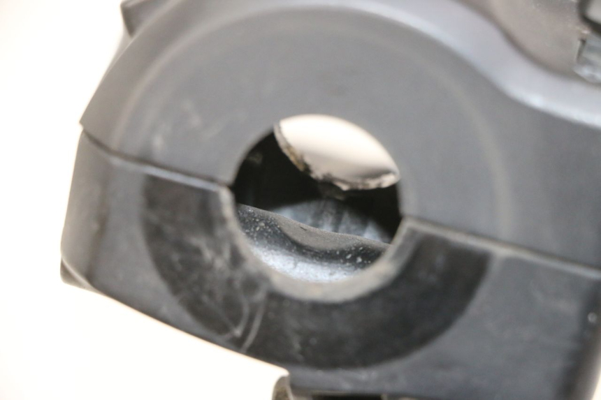 photo de COMANDO SINISTRO PEUGEOT KISBEE 4T 50 (2010 - 2017) - Zoom sullo stato d'uso