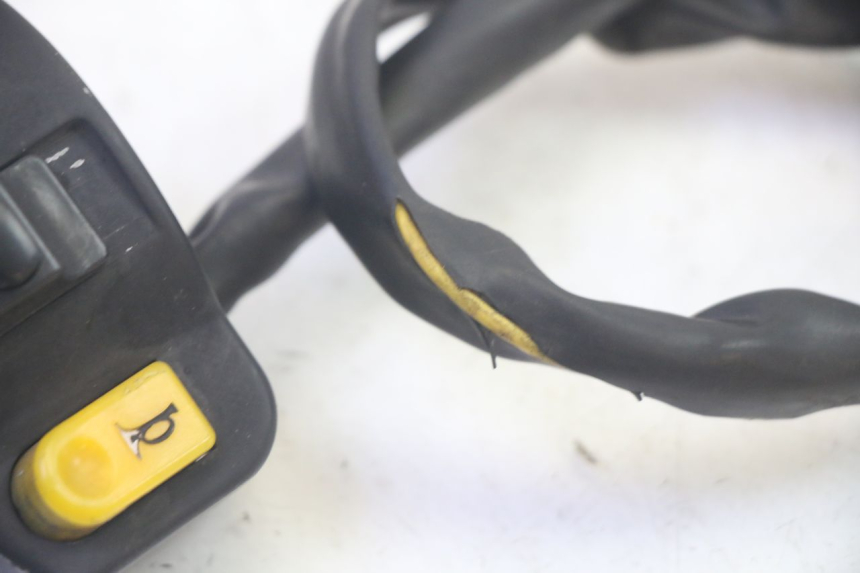 photo de COMANDO SINISTRO PEUGEOT KISBEE 4T 50 (2010 - 2017) - Zoom sullo stato d'uso