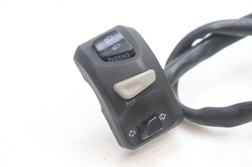 photo de COMANDO SINISTRO PEUGEOT KISBEE 4T 50 (2018 - 2022) - Dettaglio del componente