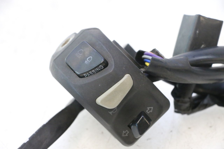 photo de COMANDO SINISTRO PEUGEOT KISBEE 4T 50 (2018 - 2022) - Dettaglio del componente
