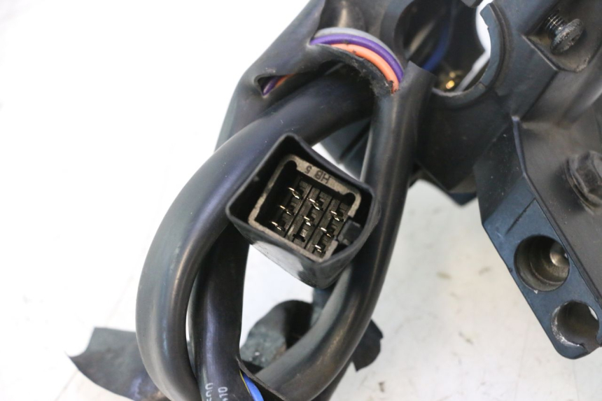 photo de COMANDO SINISTRO PEUGEOT KISBEE 4T 50 (2018 - 2022) - Zoom sullo stato d'uso