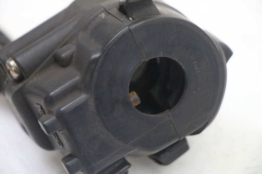 photo de MANUBRIO SINISTRO KYMCO DINK STREET 125 (2009 - 2014) - Dettagli dei punti di fissaggio