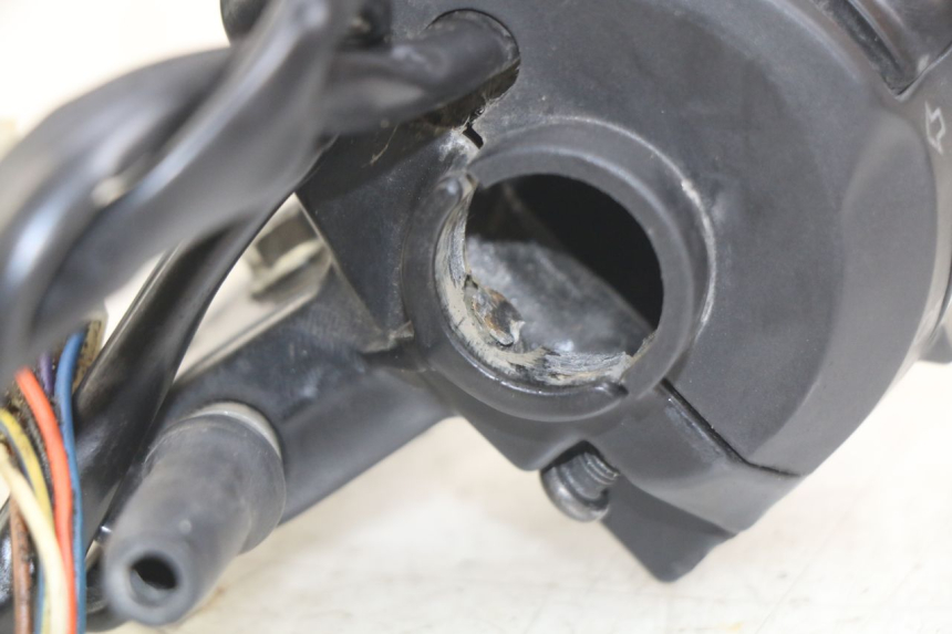 photo de MANUBRIO SINISTRO PEUGEOT LUDIX 50 (2008 - 2017) - Zoom sullo stato d'uso