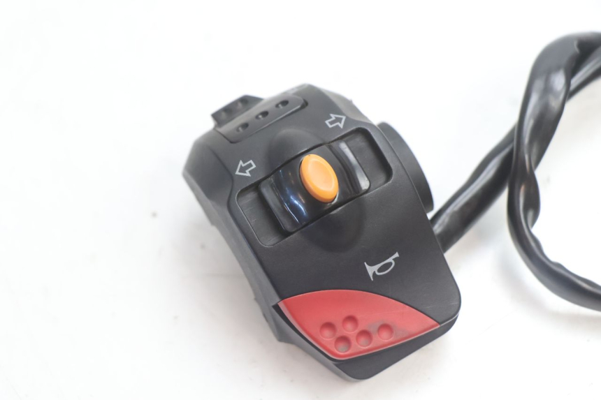 photo de MANUBRIO SINISTRO PEUGEOT LUDIX 50 (2008 - 2017) - Dettaglio del componente
