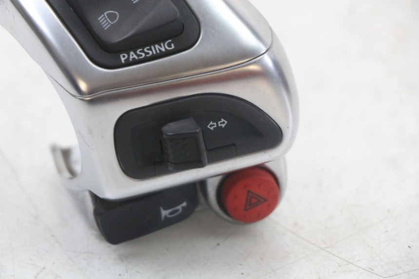 photo de COMMUTATORE SINISTRO PIAGGIO MP3 HPE 350 (2018 - 2020) - Altra angolazione