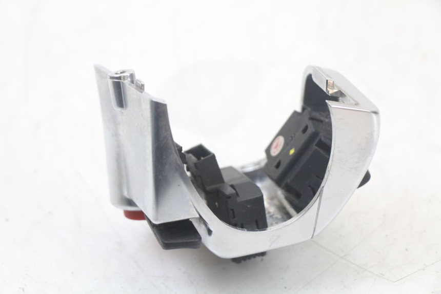 photo de COMMUTATORE SINISTRO PIAGGIO MP3 HPE 350 (2018 - 2020) - Stato della superficie e materiale