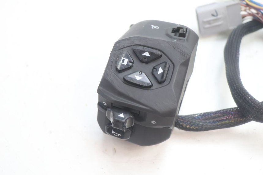 photo de COMMUTATORE SINISTRO PIAGGIO MP3 HPE 530 (2022 - 2026) - Dettaglio del componente
