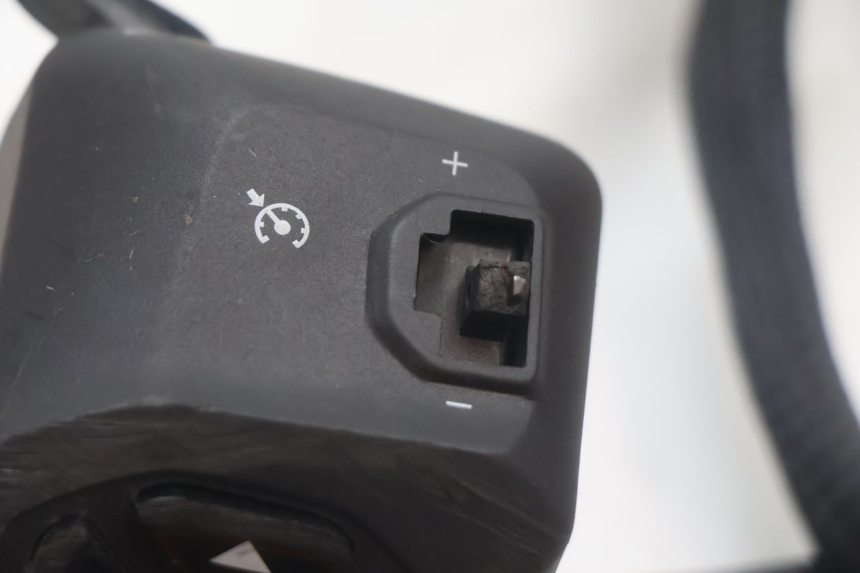 photo de COMMUTATORE SINISTRO PIAGGIO MP3 HPE 530 (2022 - 2026) - Altra angolazione